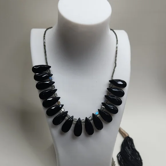 1 Trifari Black Seedbead Necklace 5 Unmarked Necklace Lot - Picture 6 of 7